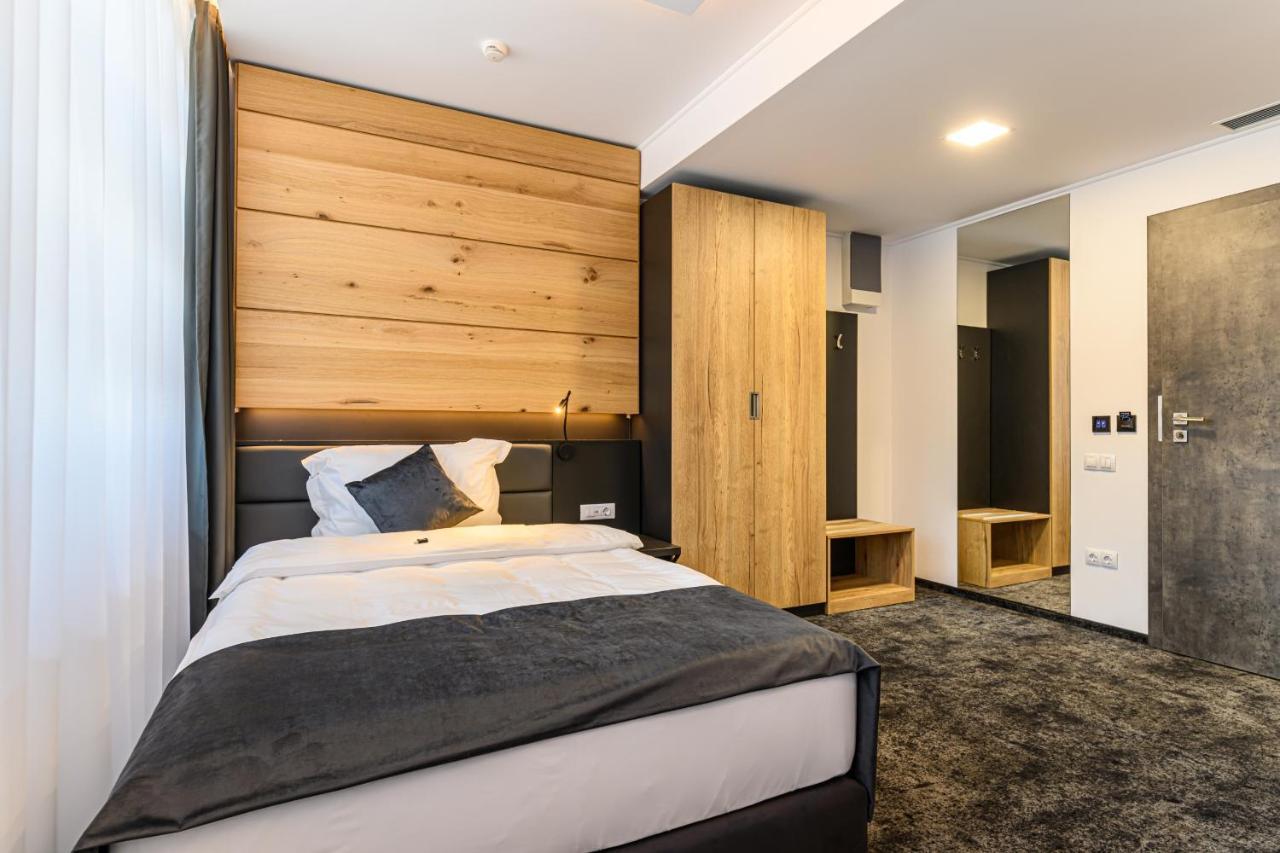 B The Hotel Sfantu Gheorghe  Luaran gambar