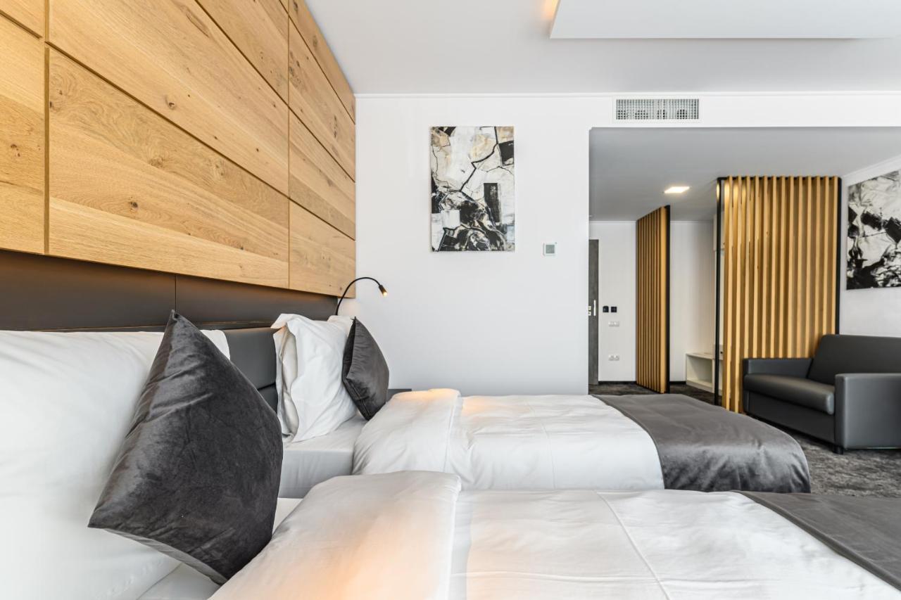 B The Hotel Sfantu Gheorghe  Luaran gambar