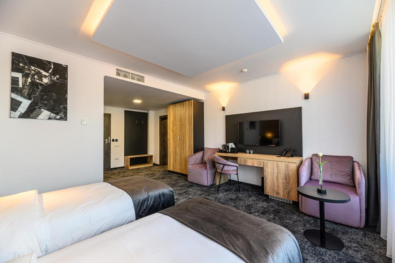 B The Hotel Sfantu Gheorghe  Luaran gambar