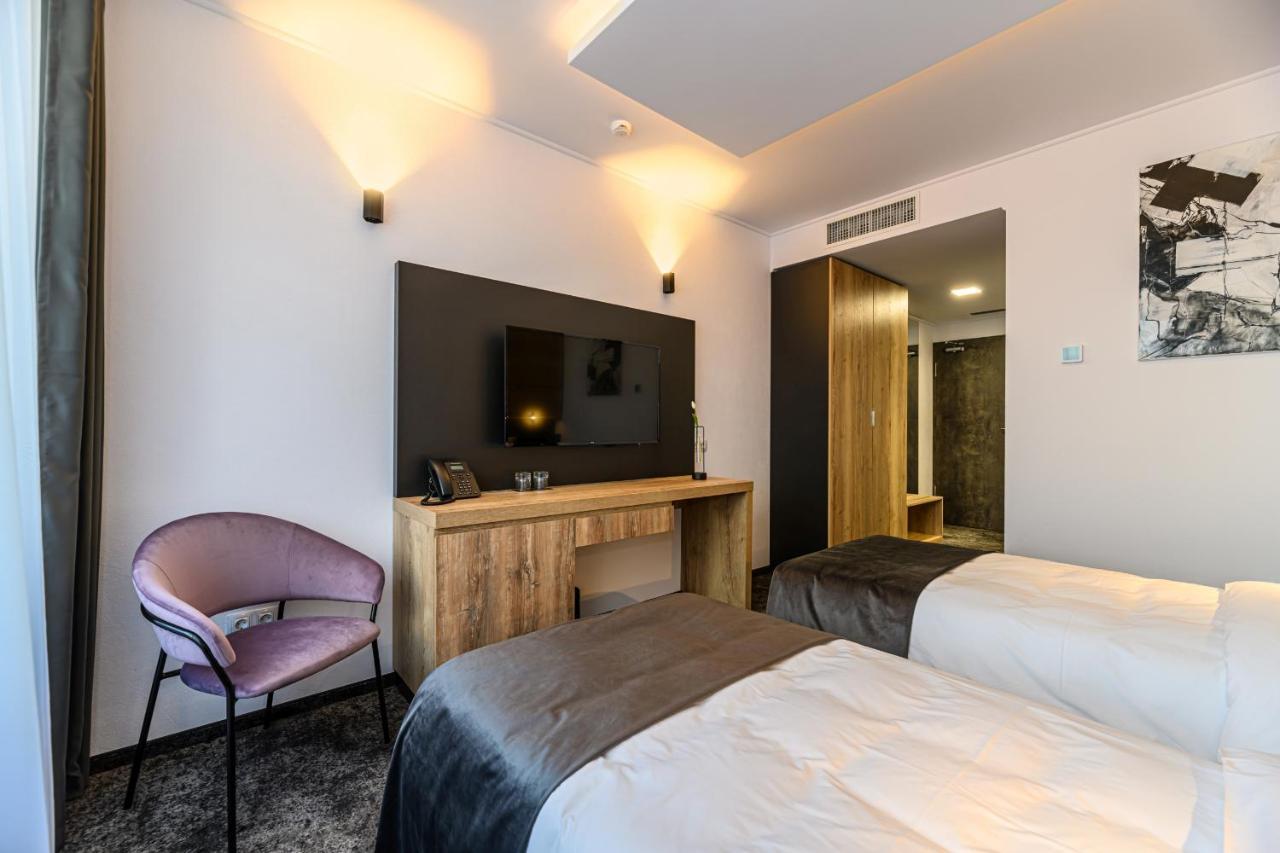 B The Hotel Sfantu Gheorghe  Luaran gambar