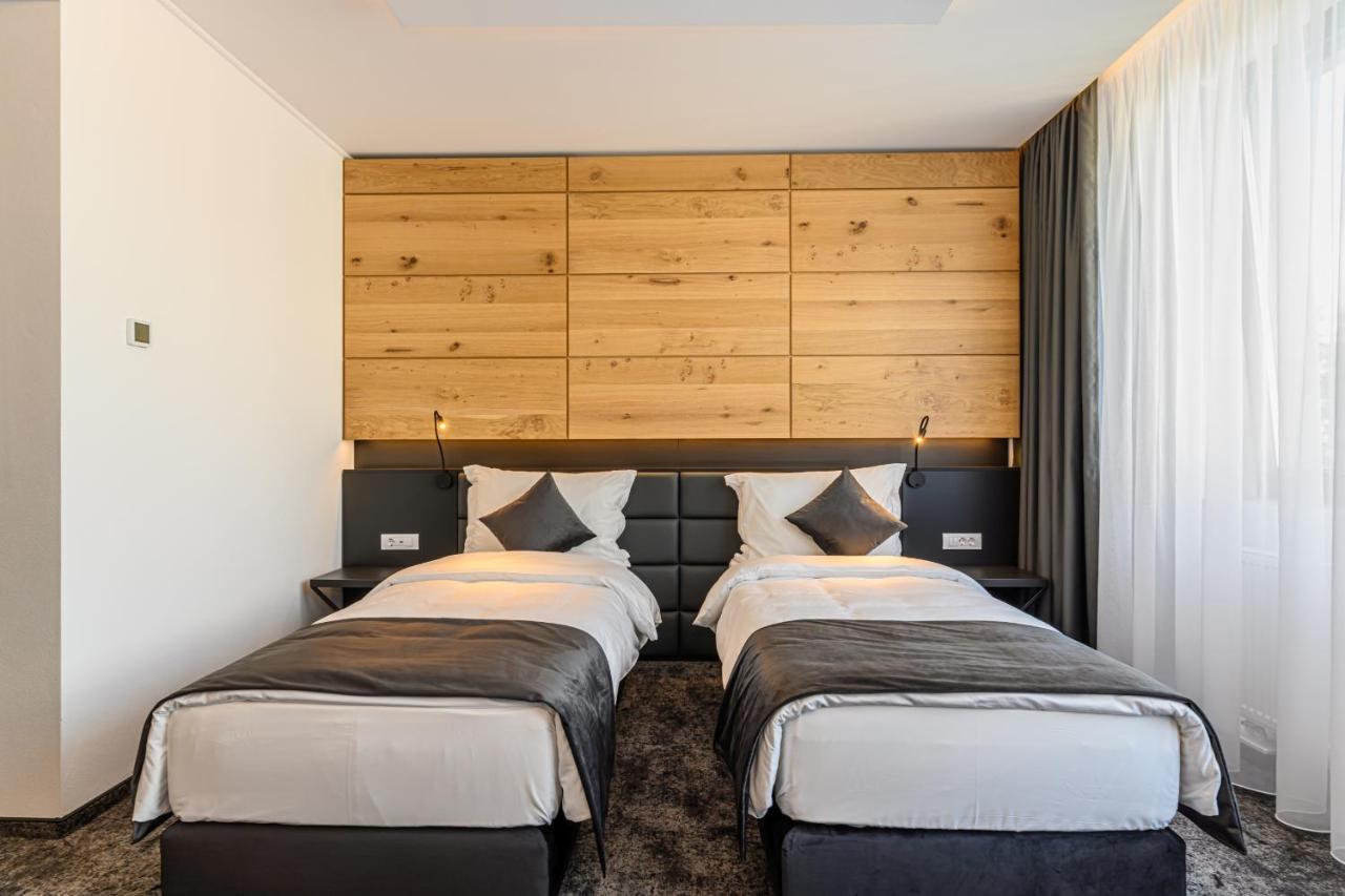 B The Hotel Sfantu Gheorghe  Luaran gambar
