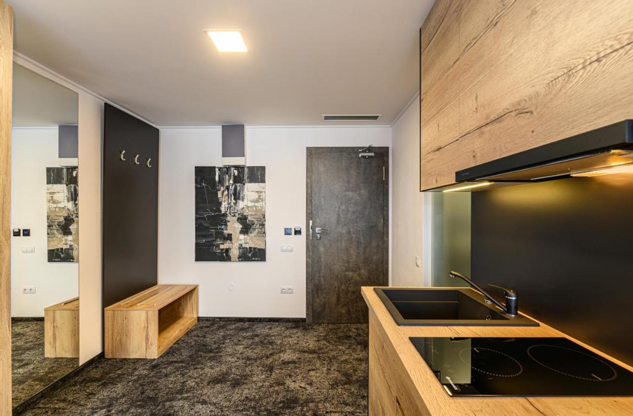 B The Hotel Sfantu Gheorghe  Luaran gambar