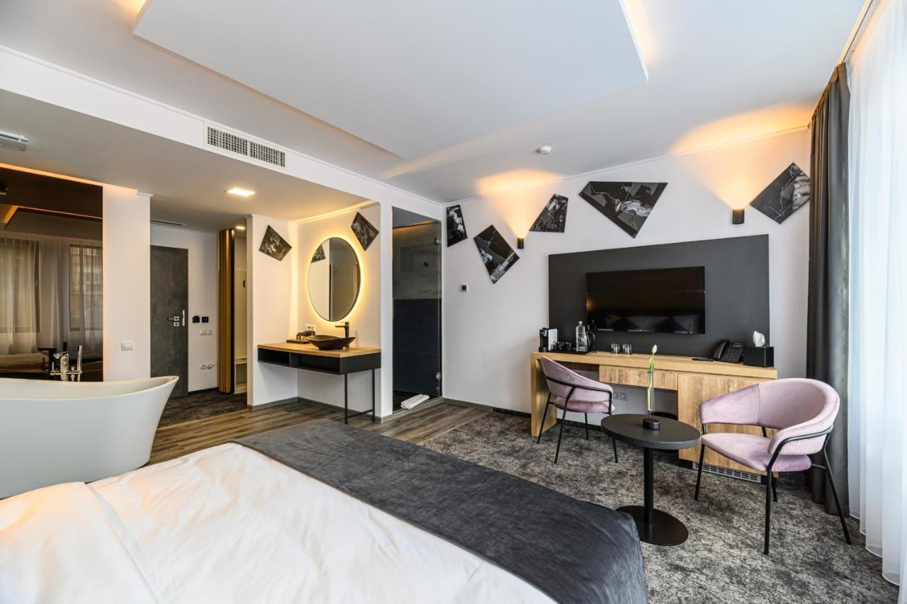 B The Hotel Sfantu Gheorghe  Luaran gambar
