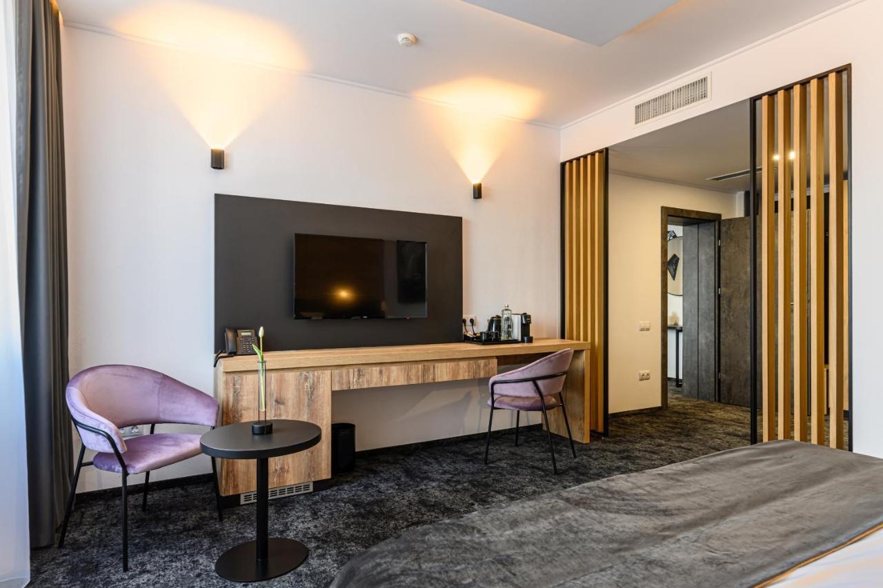 B The Hotel Sfantu Gheorghe  Luaran gambar