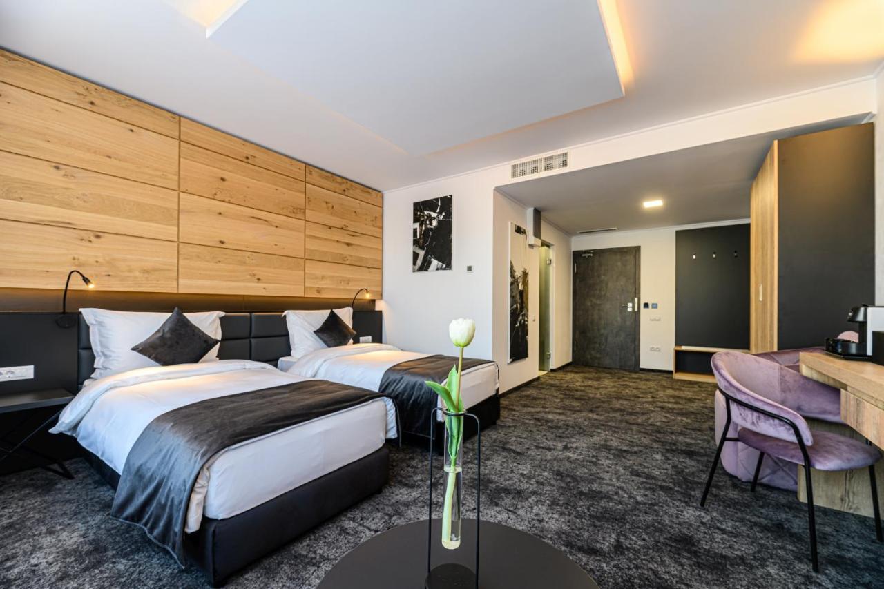 B The Hotel Sfantu Gheorghe  Luaran gambar