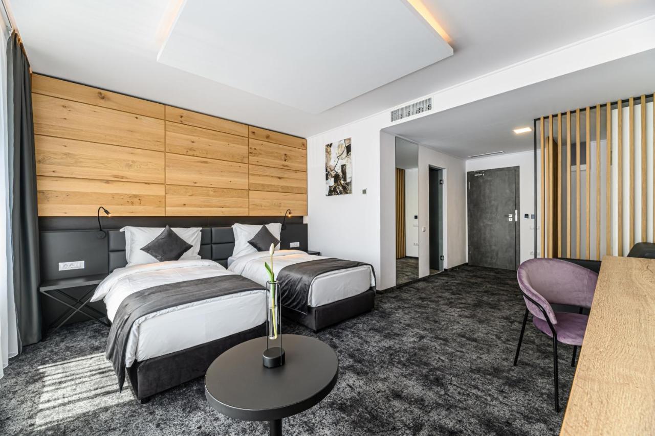 B The Hotel Sfantu Gheorghe  Luaran gambar