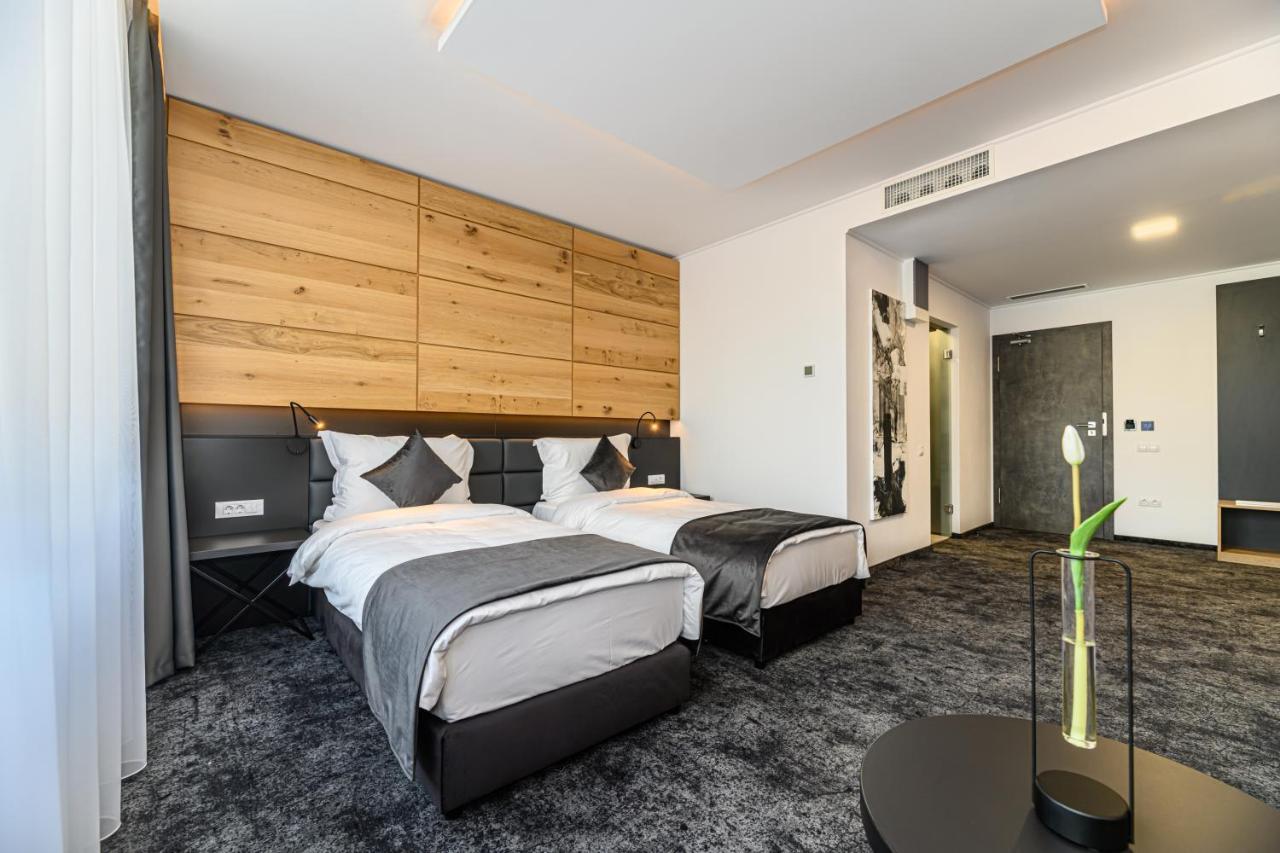 B The Hotel Sfantu Gheorghe  Luaran gambar