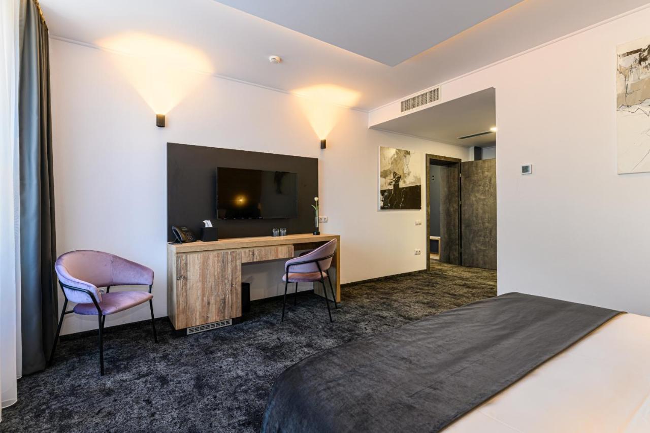 B The Hotel Sfantu Gheorghe  Luaran gambar